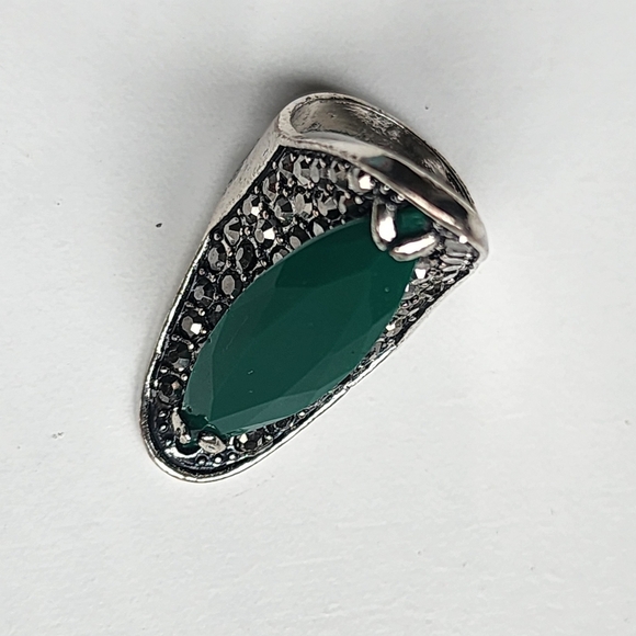 Elegant Green Silver Ring - Picture 11 of 11